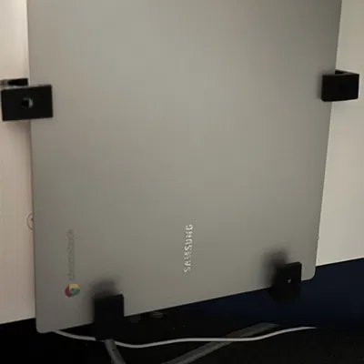 Giá treo laptop gắn cạnh bàn làm việc