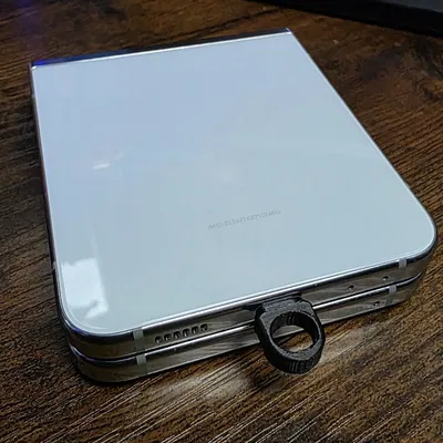 Nắp đậy cổng USB-C kèm vòng treo chống bụi tiện lợi