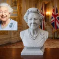 Elizabeth II Alexandra Mary – Tượng bán thân - Thumbnail 1