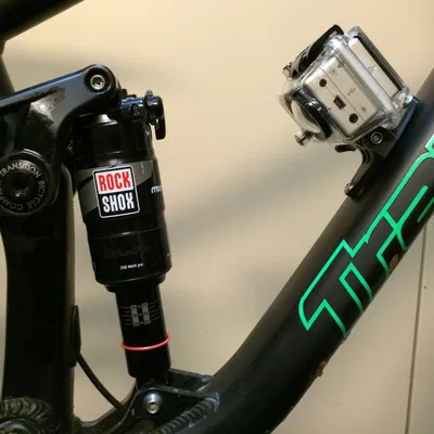 Ngàm gắn GoPro lên khung xe đạp (Water Bottle Cage Mount) 3D