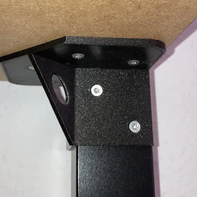 Ke góc gia cố chân bàn Ikea LACK kèm lỗ quản lý dây điện