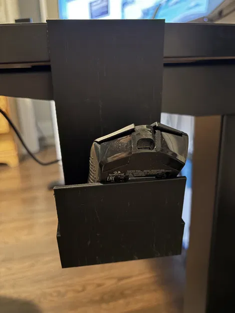 Giá treo chuột gắn cạnh bàn gọn gàng và tiện lợi - Image 1