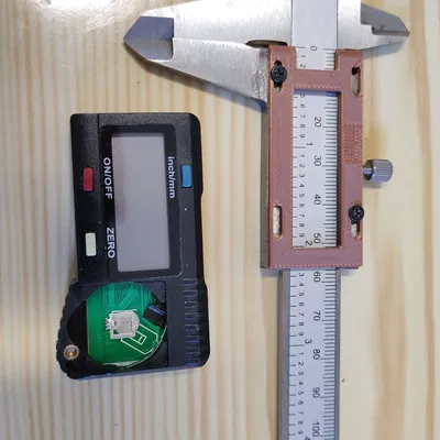 Khung in 3D chuyển đổi thước kẹp điện tử hỏng sang thước kẹp cơ học