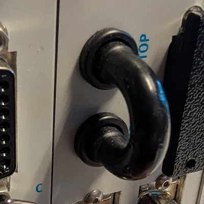 Nắp che bụi cổng kết nối DB15 có lỗ bắt vít - Phụ kiện in 3D