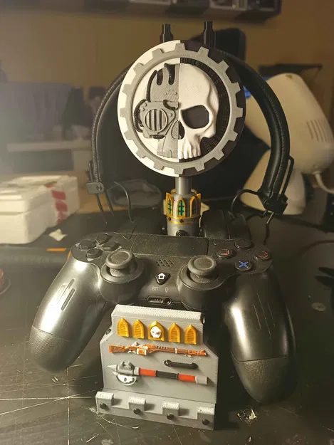 Giá đỡ tai nghe và tay cầm phong cách Tech Support Priest - Image 1