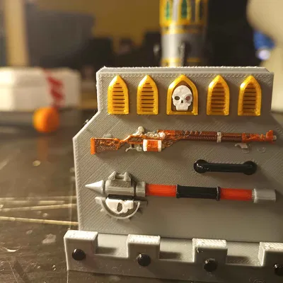 Giá đỡ tai nghe và tay cầm phong cách Tech Support Priest