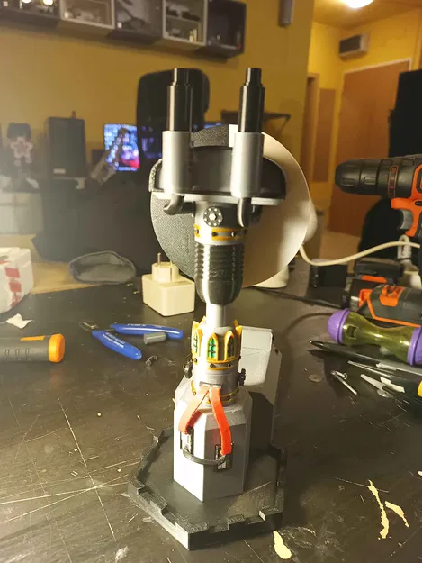 Giá đỡ tai nghe và tay cầm phong cách Tech Support Priest - Image 4