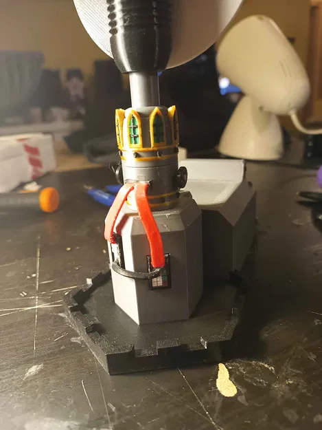 Giá đỡ tai nghe và tay cầm phong cách Tech Support Priest - Image 5