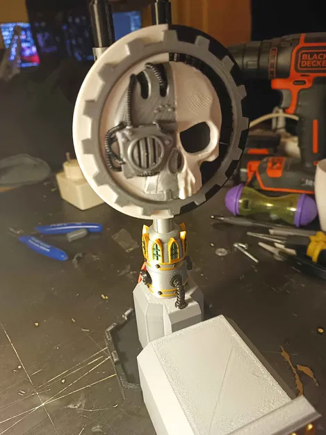 Giá đỡ tai nghe và tay cầm phong cách Tech Support Priest - Image 7