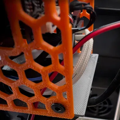 Giá đỡ quạt tản nhiệt Qidi Q2 nâng cấp hỗ trợ gắn cảm biến Beacon