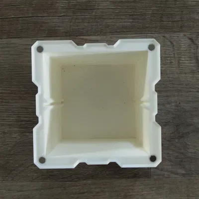 Hộp Companion Cube với Ngăn Chia và Nắp Hít Nam Châm