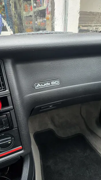 Phù hiệu trang trí bảng điều khiển (taplo) cho Audi 80 B3 in 3D - Image 2