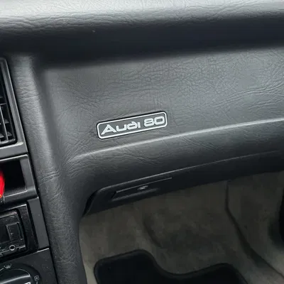 Phù hiệu trang trí bảng điều khiển (taplo) cho Audi 80 B3 in 3D