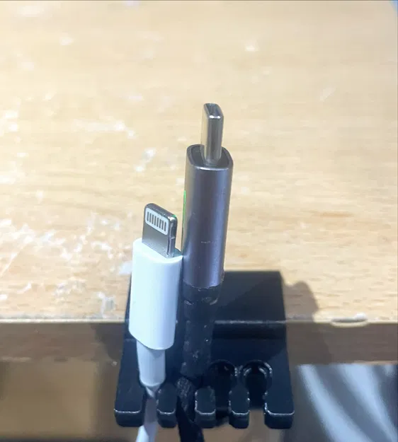 Kẹp Giữ Dây Cáp Để Bàn & Đầu Giường | Bộ Sắp Xếp Cáp Lightning & USB-C - Image 2