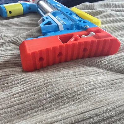 Báng súng mở rộng cho Lynx Nekomata mang lại cảm giác thoải mái hơn