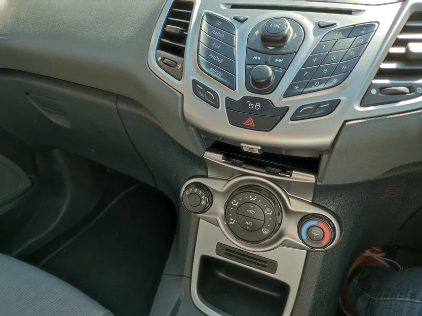 Ngăn kéo trung tâm cho Ford Fiesta (có giá đỡ điện thoại) - Image 8