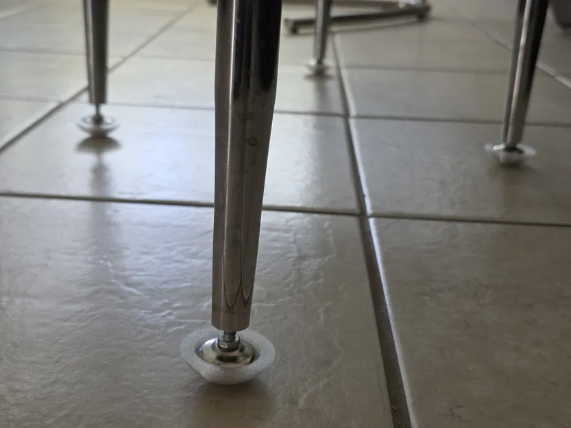 Miếng trượt giảm ma sát cho bàn cà phê trên sàn gạch - Image 3