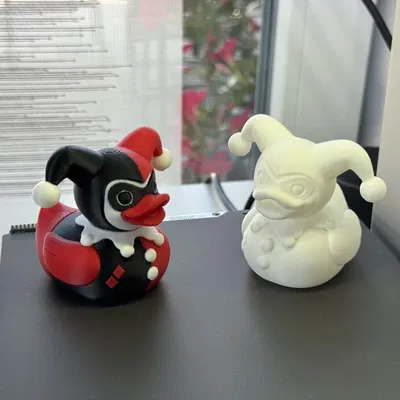 Mô hình chú vịt Harley Quinn độc đáo để bàn cho fan DC