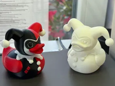 Mô hình chú vịt Harley Quinn độc đáo để bàn cho fan DC - Image 2