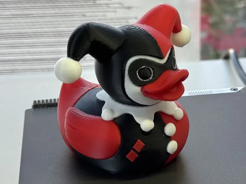 Mô hình chú vịt Harley Quinn độc đáo để bàn cho fan DC - Image 4