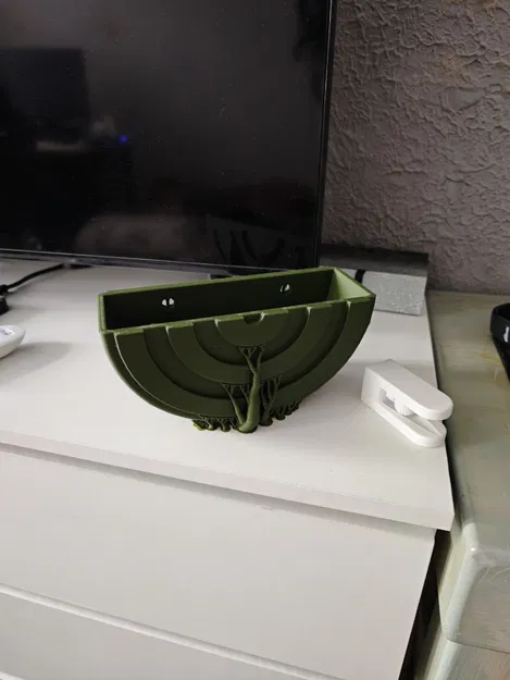 Chậu cây treo tường trang trí họa tiết cây cổ thụ độc đáo - Image 1