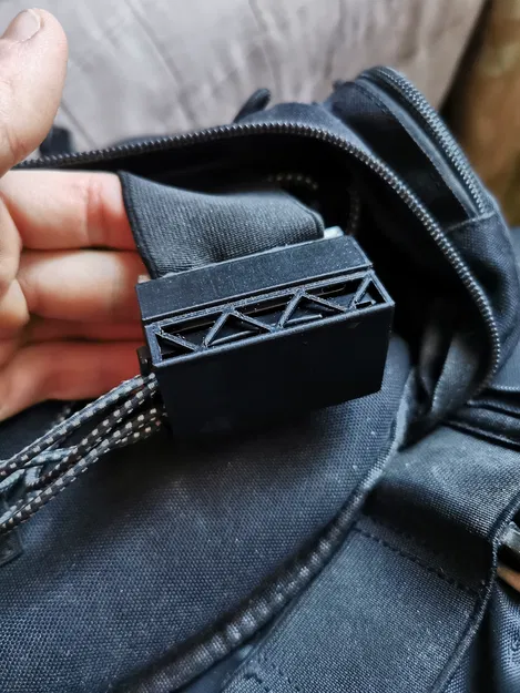 Hộp đựng và gá gắn đèn Nitecore Nu 25 cho balo và dây Molle - Image 1