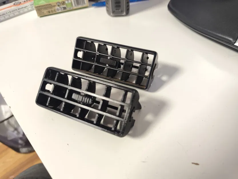 Lưới thông gió VW Passat 32B/Santana 321819707C - Image 3