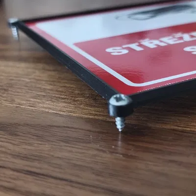 Khung/Giá đỡ gắn biển sticker