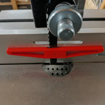 Dụng cụ cân chỉnh lưỡi cưa vòng (Bandsaw blade alignment tool)