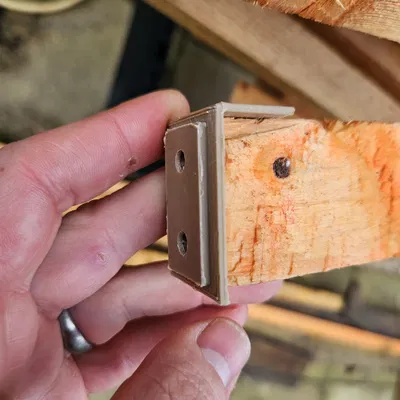 Khuôn dẫn hướng khoan lỗ cho thanh gỗ lợp mái