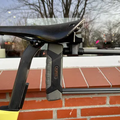 Ngàm gắn khóa Abus Granit XPlus EaZy cho yên xe Brooks