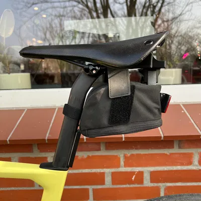 Ngàm gắn khóa Abus Granit XPlus EaZy cho yên xe Brooks