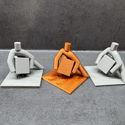 Exekutor bere pračku – Tượng chấp hành viên khiêng máy giặt (Brno)