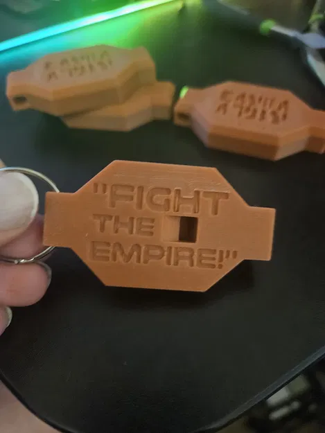 Móc khóa còi ICE mô phỏng Bia mộ Maarva trong phim Andor - Image 2