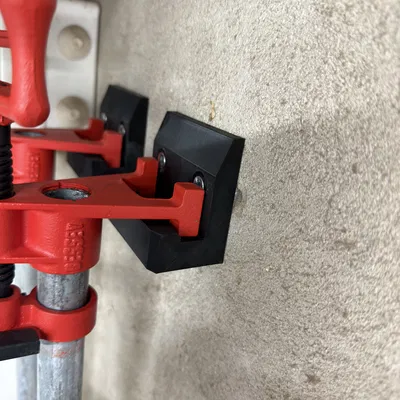 Giá treo kẹp ống Bessey 3/4 inch 3D - Giải pháp cho xưởng gọn gàng