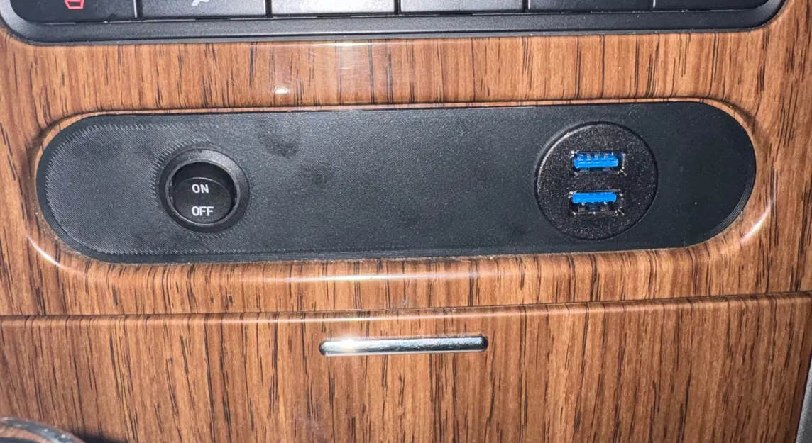 Mặt dưỡng công tắc & USB cho cổng tẩu thuốc Ford F-150 2004-2008 - Image 2