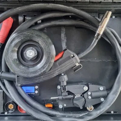 Máy hàn MIG chạy bằng ắc quy (Battery powered MIG welder)