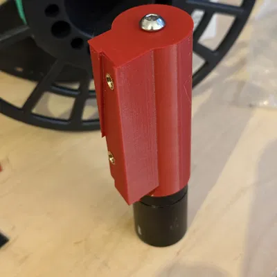 Ngàm gắn đèn Knog PWR lên giỏ xe đạp