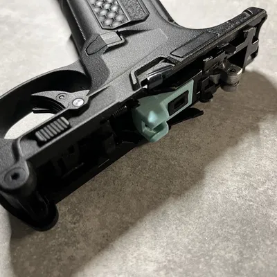 Ngàm giữ đạn (mag lips) cho hộp tiếp đạn 50 viên APS của AAP01