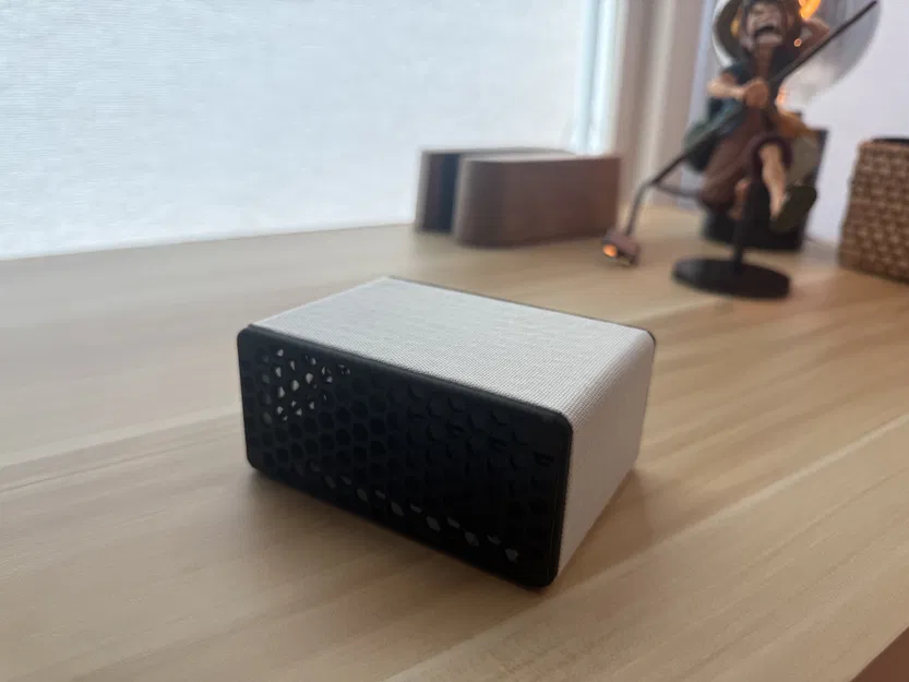 Vỏ hộp Wyoming Satellite Speaker (Raspberry Pi Zero 2 W + ReSpeaker 2 Mic HAT) - Image 1