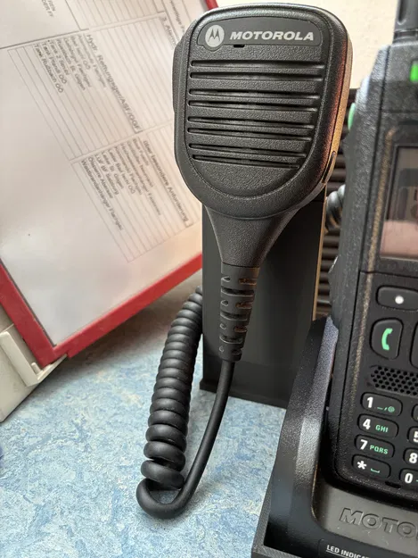 Giá treo bộ đàm Motorola tiện lợi in 3D - Image 1