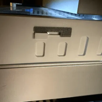 Nắp khóa chốt Qidi Q2 Riser - Giữ cửa riser cố định an toàn