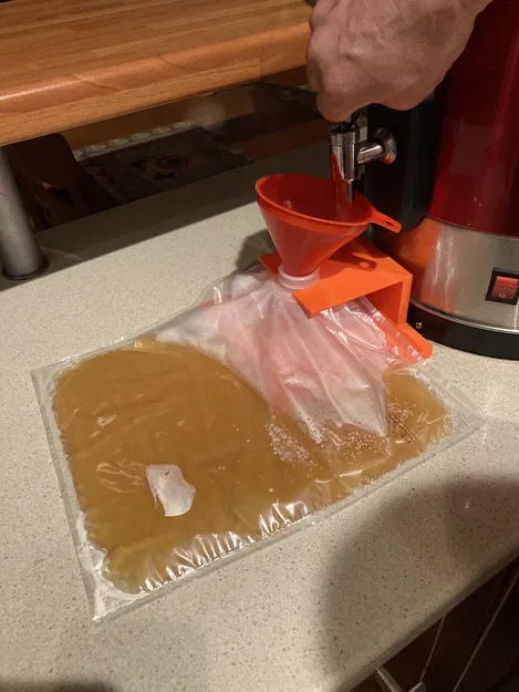 Giá đỡ chai nước táo (Apple Cider Bottle Holder) - Image 1