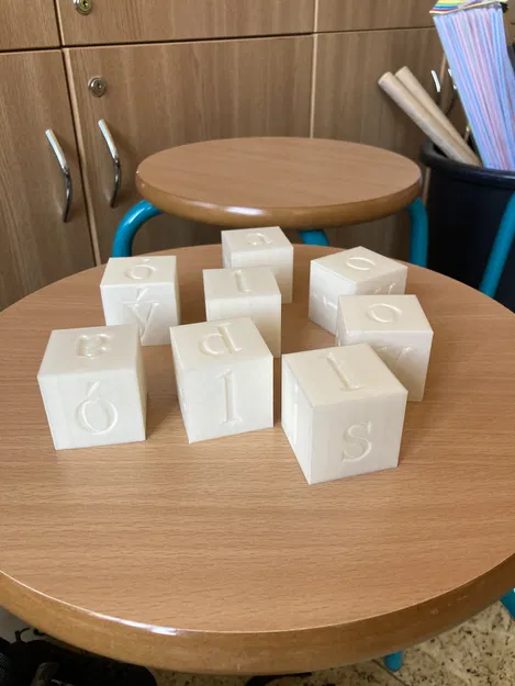 Khối lập phương chữ cái: Công cụ ghép từ và sáng tạo câu chuyện - Image 2