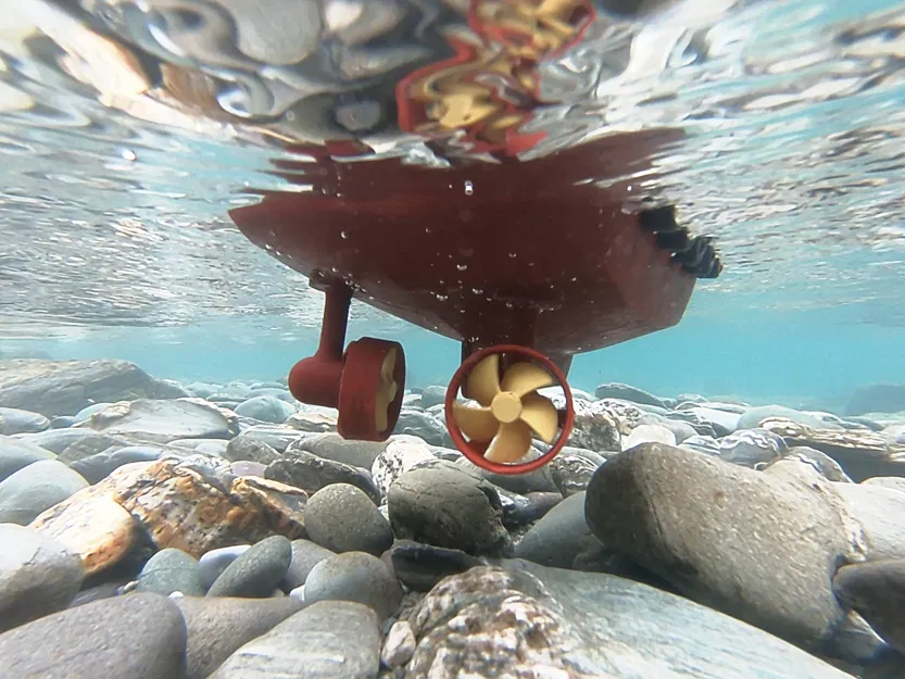 Tàu kéo RC với hệ thống đẩy xoay Azimuth hoạt động thực tế - Image 1