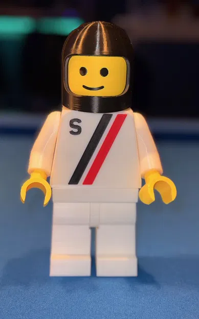 Classic Town - 'S' - Nhân vật MegaFigure phối màu Trắng sọc Đỏ/Đen (Tỉ lệ 5:1) - Image 1