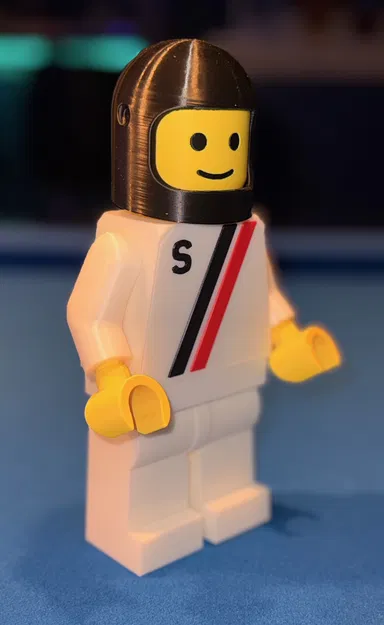 Classic Town - 'S' - Nhân vật MegaFigure phối màu Trắng sọc Đỏ/Đen (Tỉ lệ 5:1) - Image 2