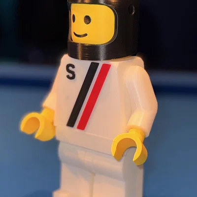 Classic Town - 'S' - Nhân vật MegaFigure phối màu Trắng sọc Đỏ/Đen (Tỉ lệ 5:1)