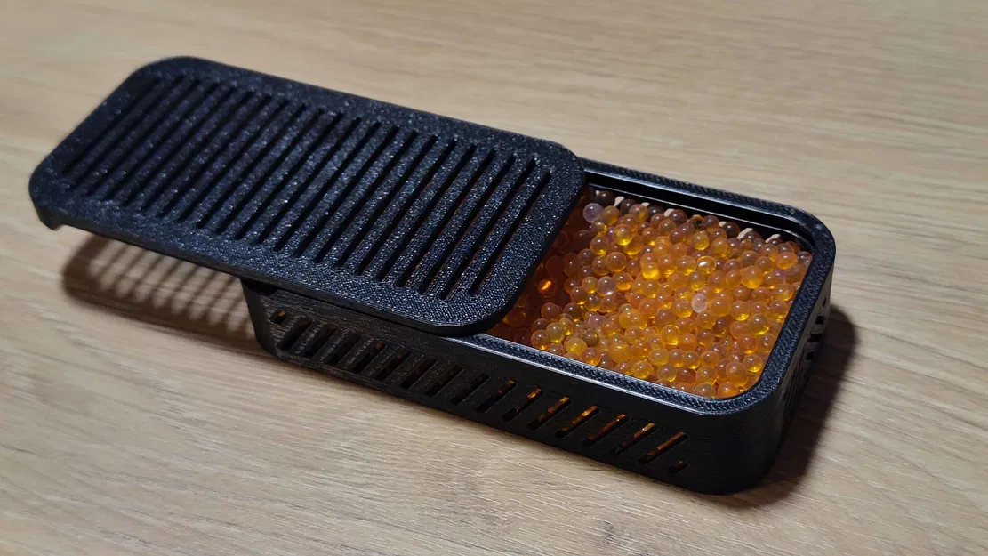 Hộp đựng hạt hút ẩm nhỏ gọn với thiết kế nắp trượt tiện lợi - Image 1