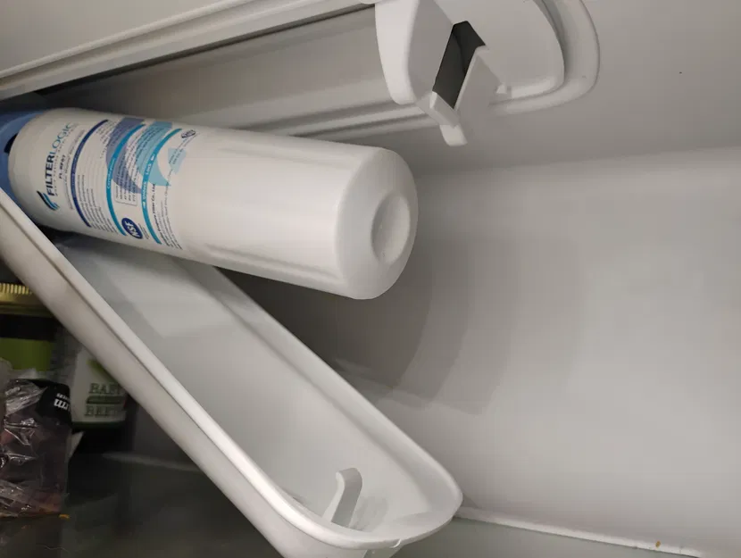 Miếng kẹp sửa cửa ngăn lọc nước tủ lạnh Whirlpool - Image 1